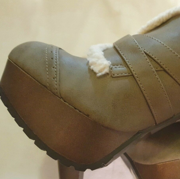 Dusky green fx suede sherpa trim platform heels - Picture 4 of 8